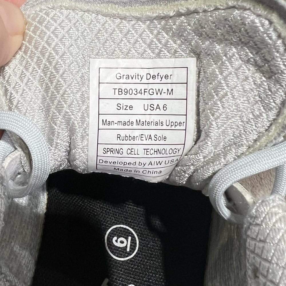 GDEFY XLR8 Run Verso Cloud in Women’s Size 6. Excellent Unused Condition - Picture 10 of 15